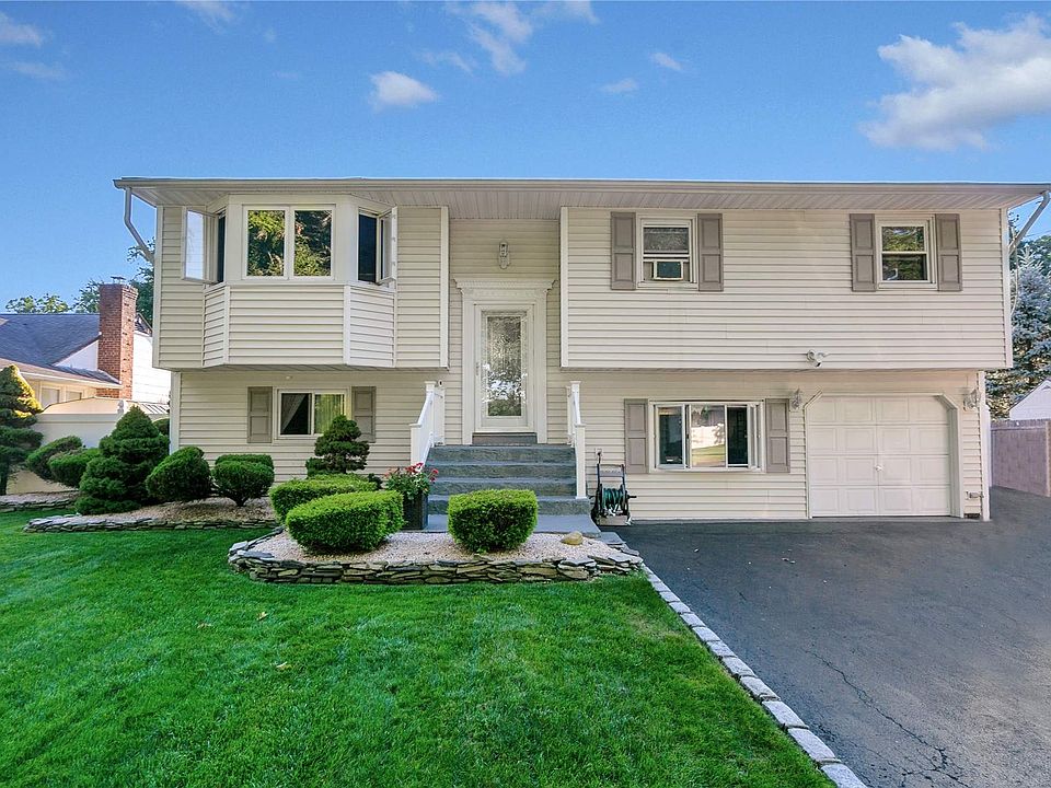 1st image of 24 Ronkonkoma Blvd