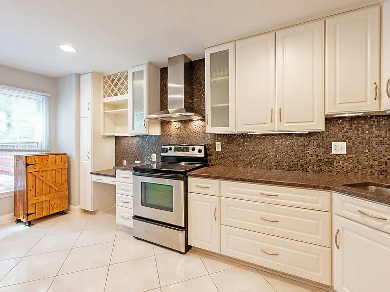 215 Lynn Manor Dr — Photo 20