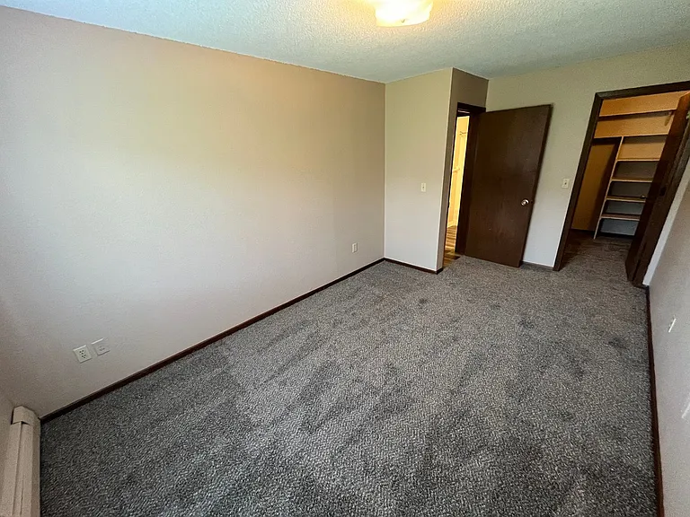Oakridge Apartments — Photo 38