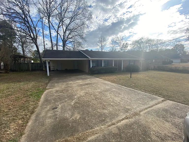 9541 Baird Rd — Photo 2