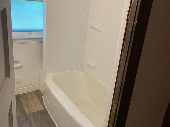 3rd image of 2092 W 103rd St