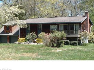 17 Eagle Ridge Dr, Gales Ferry, CT 06335
