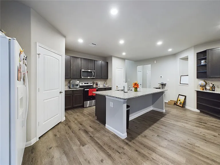 4701 Las Casitas Way — Photo 4