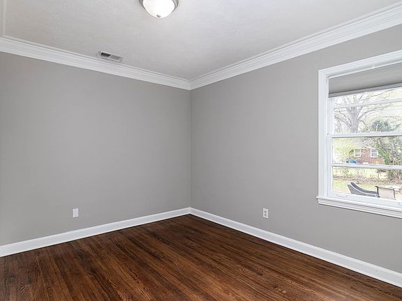 4th image of 4253 Hilldale Ave