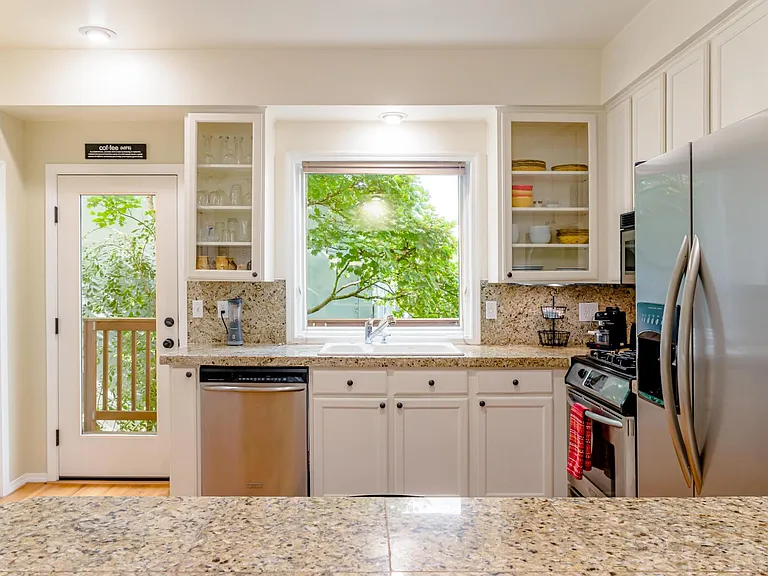 2505 NW Thurman St — Photo 9