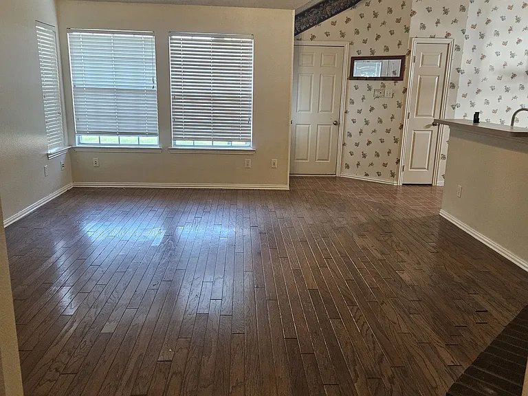 4522 Highlands Dr — Photo 2