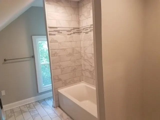 2374 Saint James Ave #3 — Photo 34