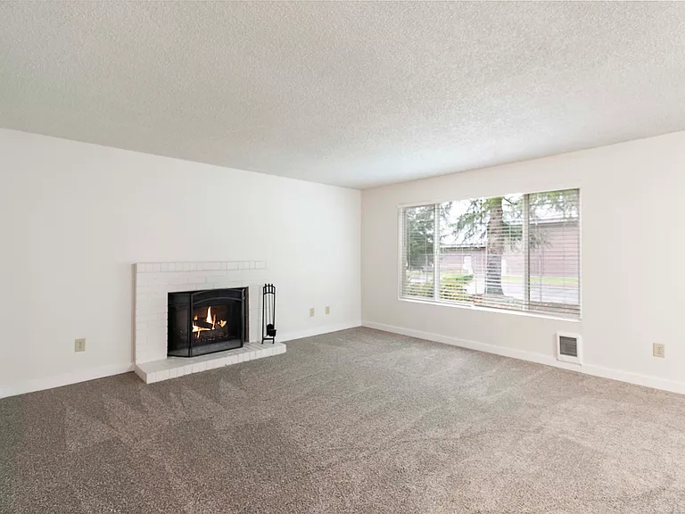 D Place Apartments — Photo 18