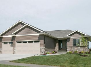 1102 Wood Lily Rd, Solon, IA 52333