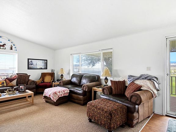3rd image of 520 S Meadow View Dr