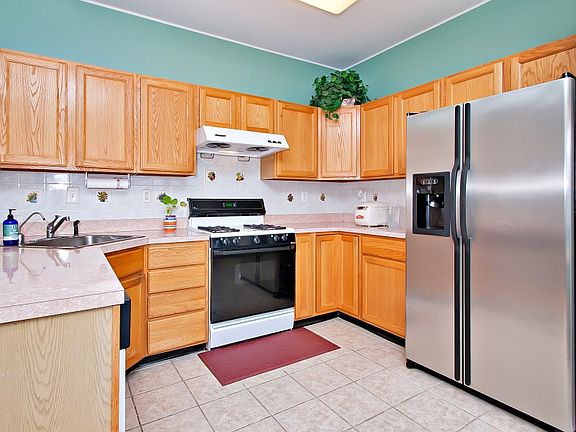 3rd image of 31 Park Knoll Dr