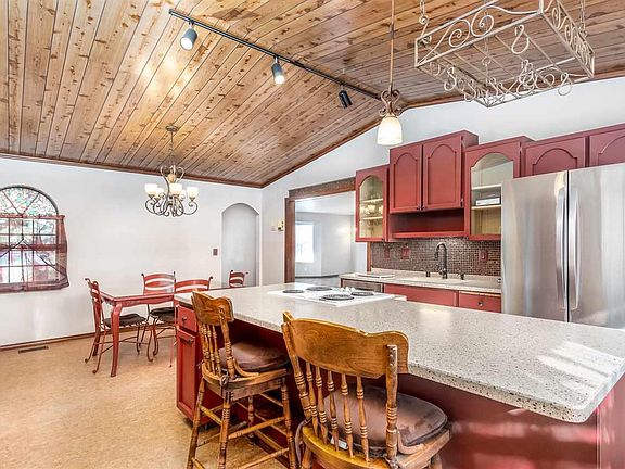 5th image of 2536 Davison Ave