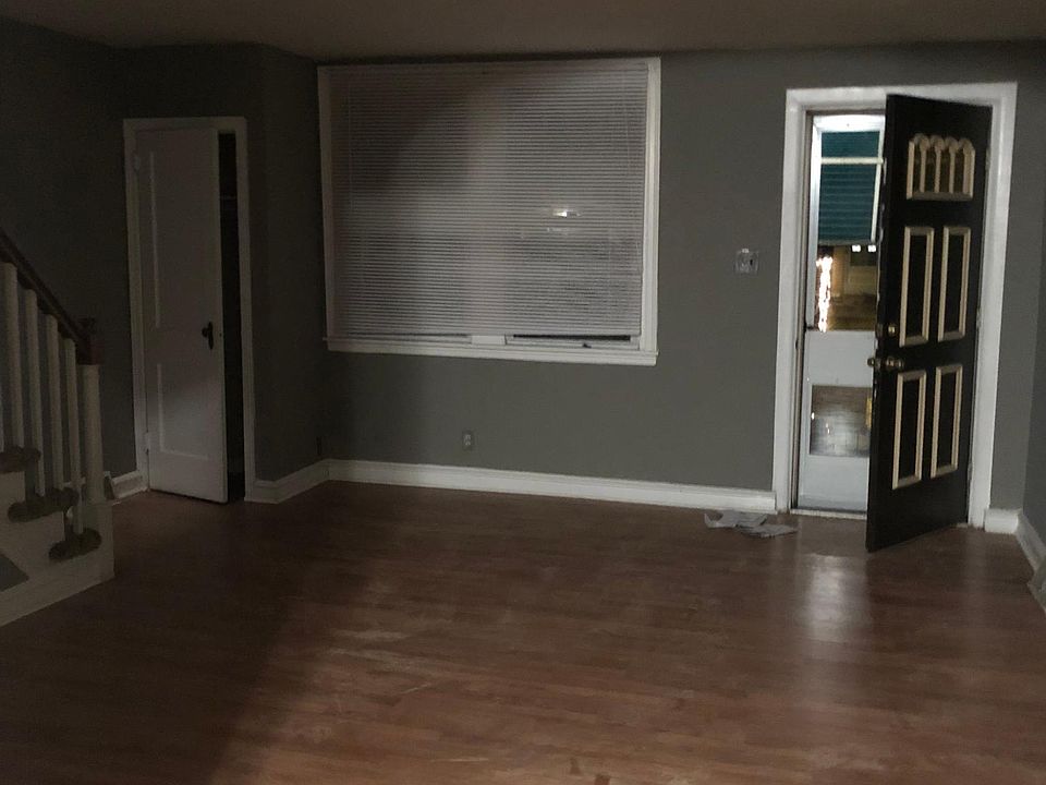 2nd image of 4437 Oakmont St