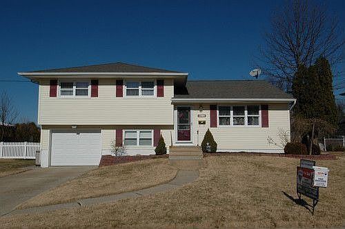 1st image of 22 Greenwood Dr