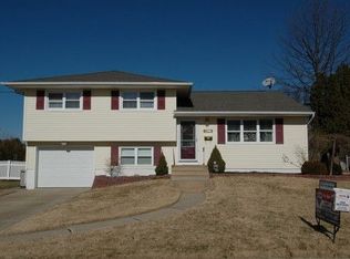 22 Greenwood Dr, Bordentown, NJ 08505