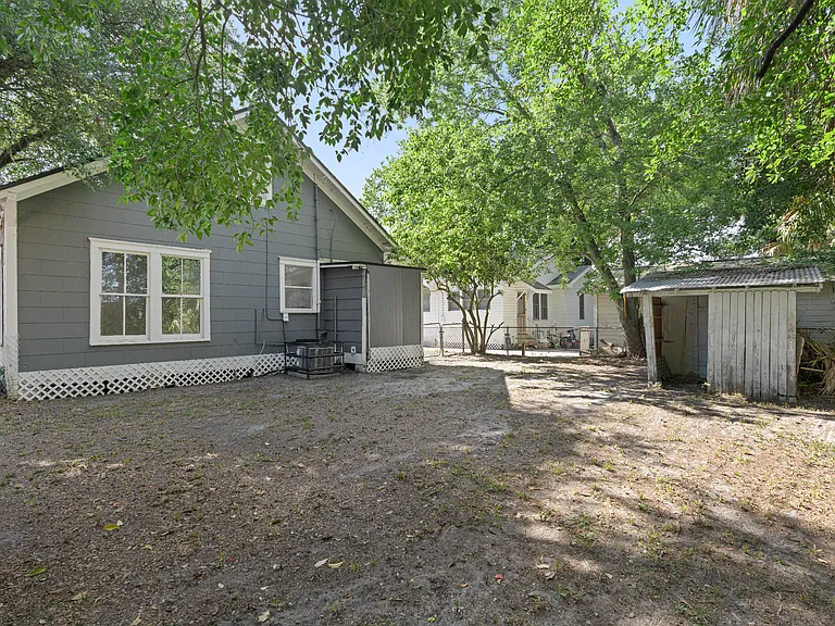853 Saint Clair St — Photo 26