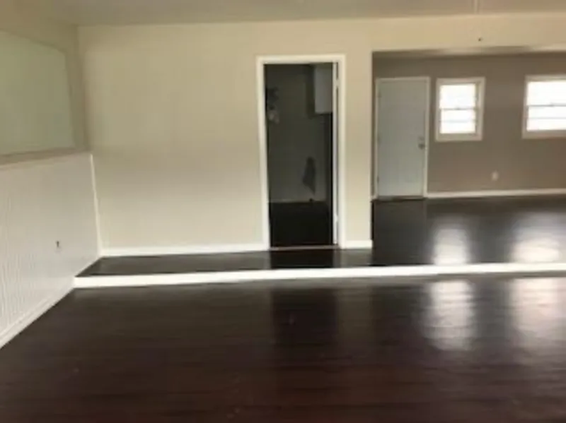3 bed, 2.0 bath, 2378 sqft, $1,650 — Photo 2