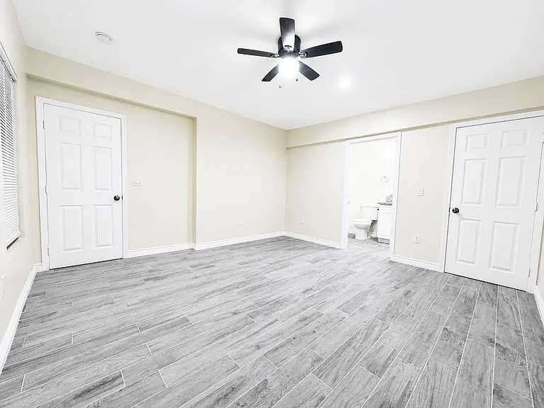 EXTRA LARGE BEDROOM