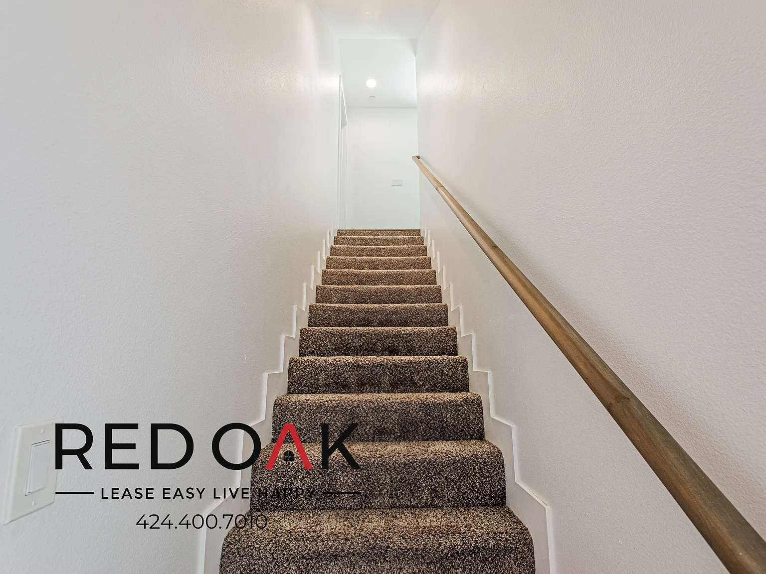 Gorgeous Five Bedroom with Eat-In Kitchen, Plush Carpets, and Included Parking ~ In Willowville! — Photo 3