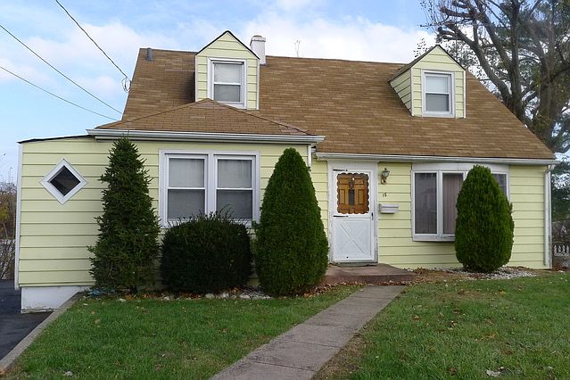 1st image of 18 Monterey Pl