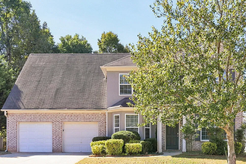 3 bed, 2.5 bath, 2596 sqft, $2,200 — Photo 1