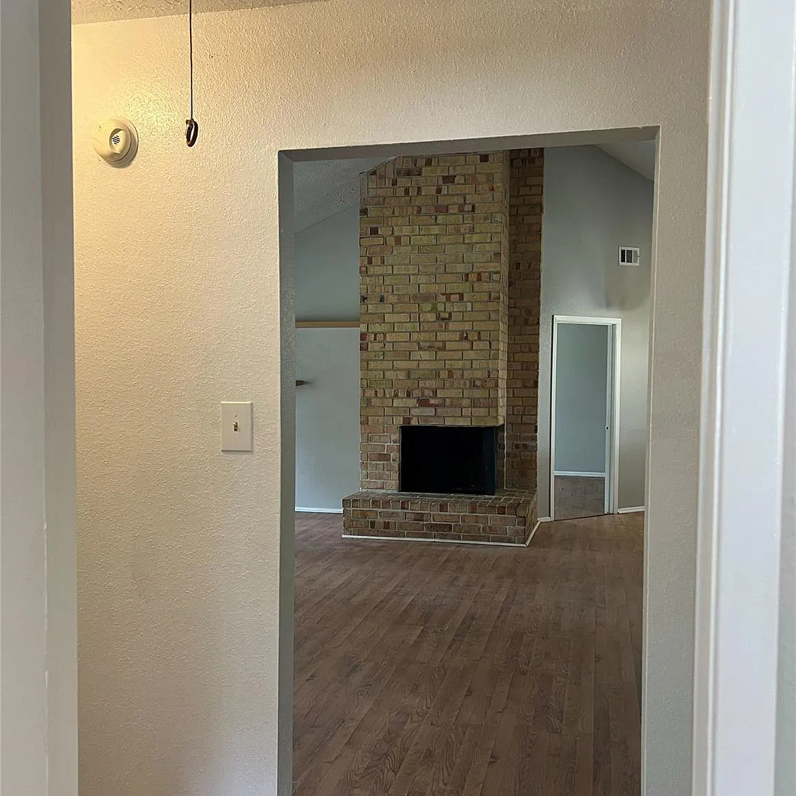 4 bed, 2.0 bath, 1894 sqft, $1,795 — Photo 4