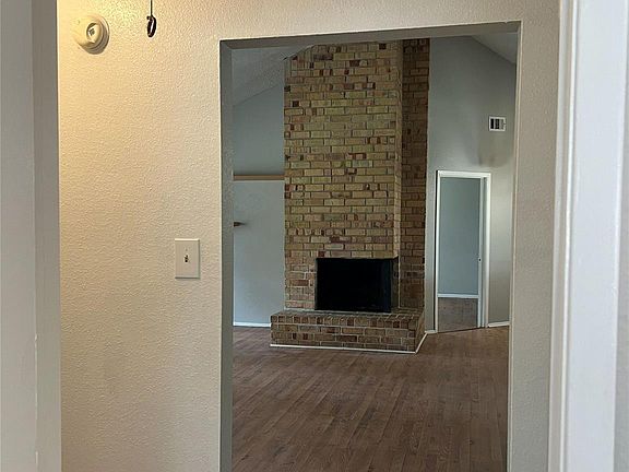 4th image of 6507 Bridgegate Dr