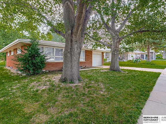 2nd image of 530 Brookside Dr
