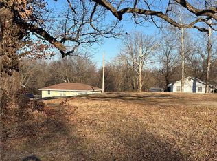 307/301 W Spring St, El Dorado Springs, MO 64744