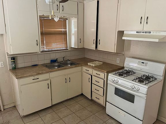 4th image of 1417 Gribble St