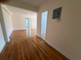 14350 Barclay Ave, Flushing, NY
