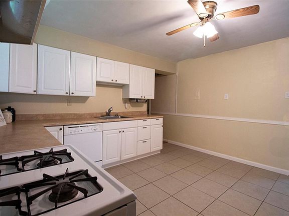 5th image of 8330 Richwood Ln