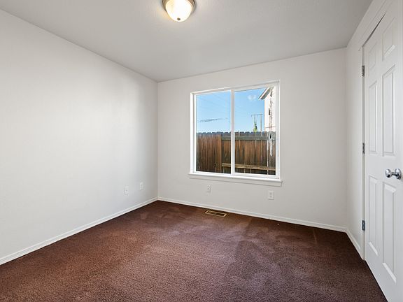 5th image of 302 SE Leisek Way