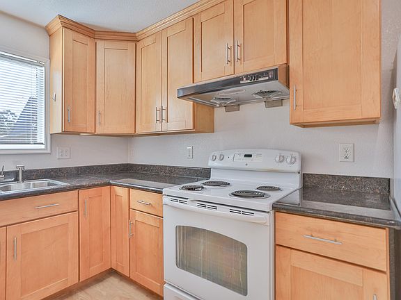 5th image of 3415 Hoover St #1