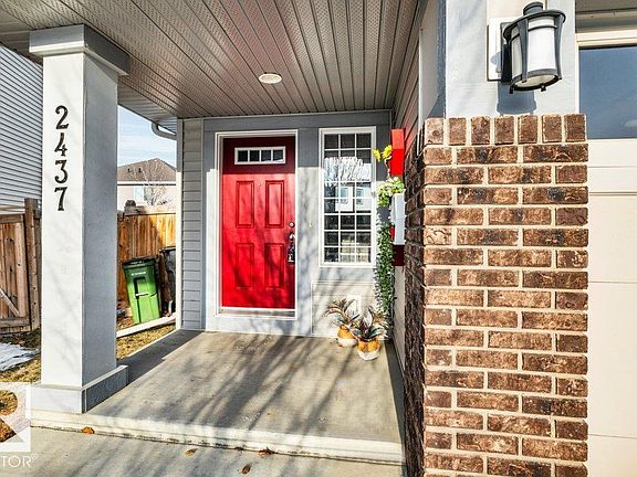 3rd image of 2437 Cassidy Way SW