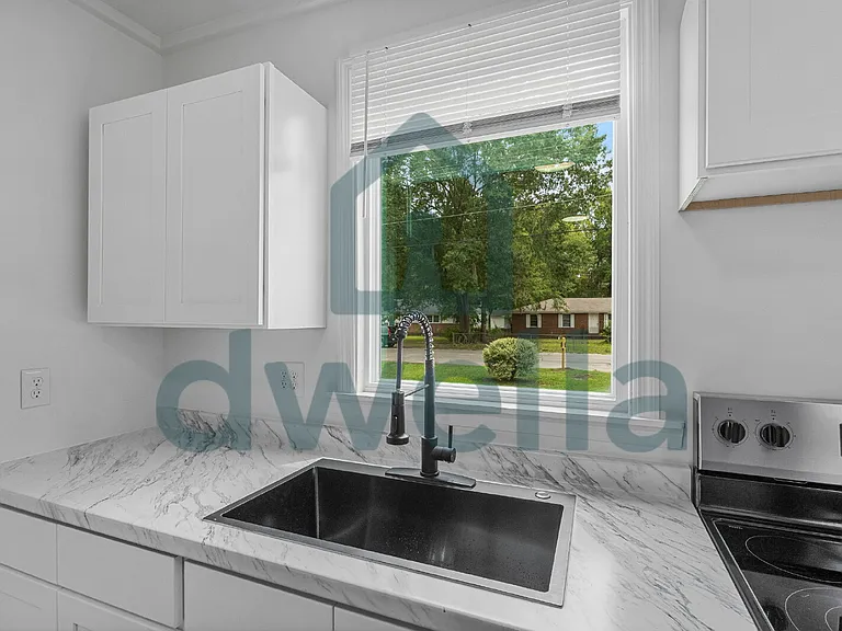 451 Loring Dr — Photo 6