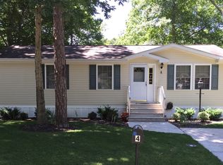 4 Edgewood Dr, Cream Ridge, NJ 08514