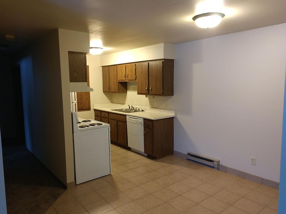 Eat-in kitchen, stove, frig, dishwasher included.