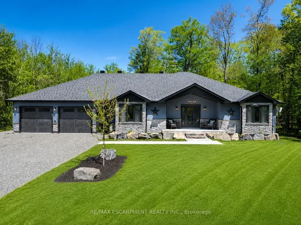 1068 Xavier St, Gravenhurst, ON P0E 1G0