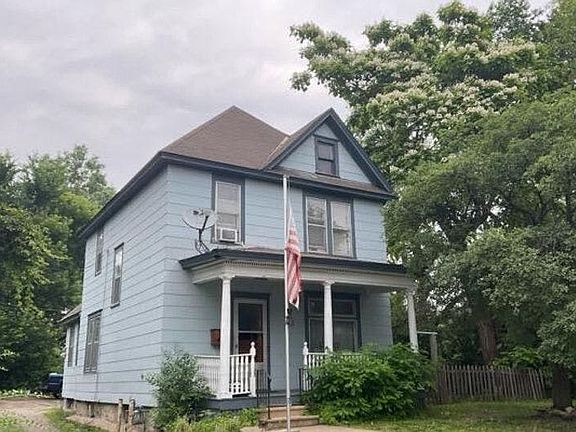 3rd image of 445 Minnehaha Ave E