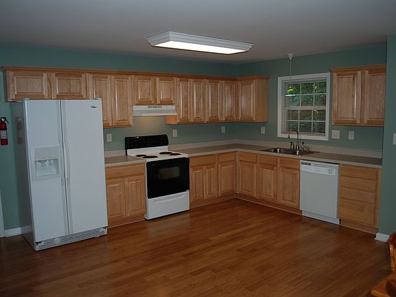 Kitchen - appliances included!
