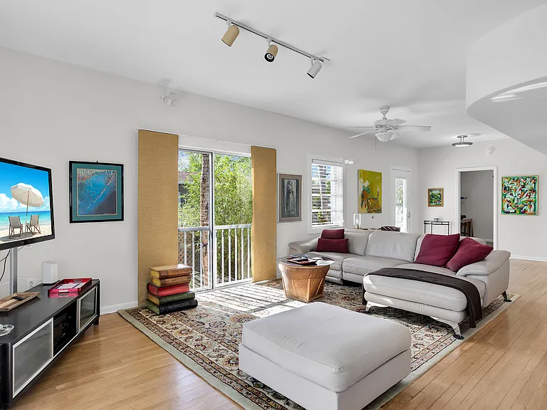 314 Loeb Ave — Photo 10