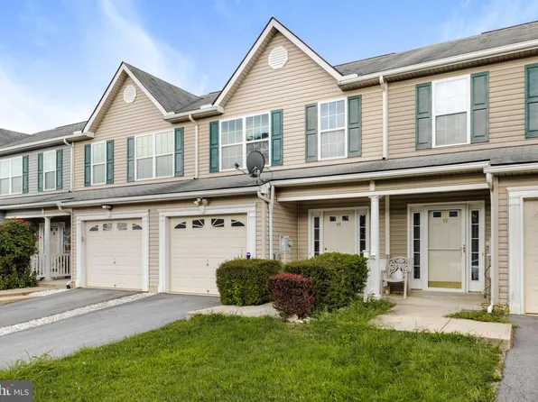 44 McGlynn Ln, Bunker Hill, WV 25413