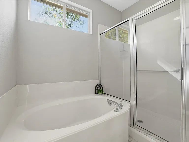 409 E Austin Ave — Photo 21