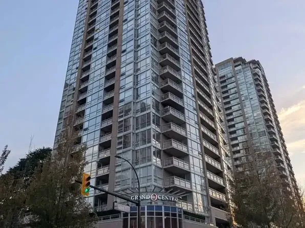 2988 Glen Dr #8, Coquitlam, BC V3B 0M8