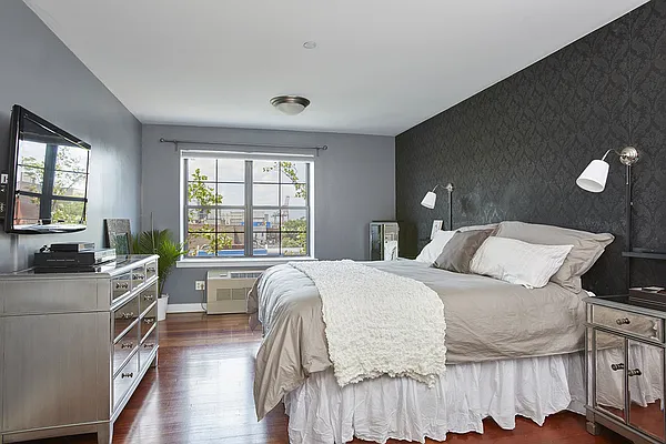 Sold by Stribling | media 11