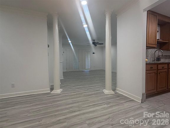 3rd image of 1323 Queens Rd