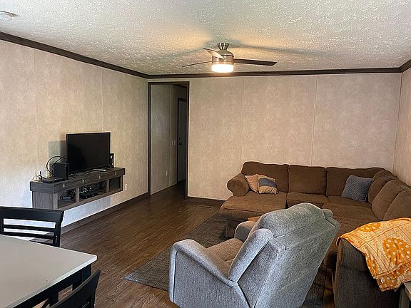 Entertainment center 