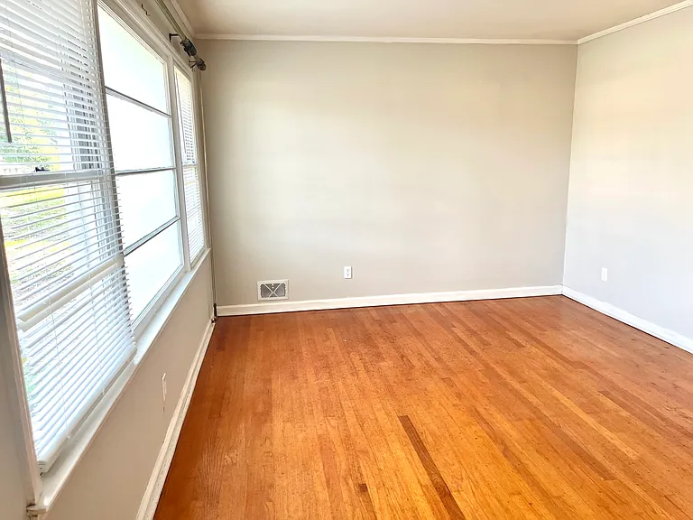 2417 Alandale Dr — Photo 13