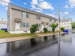 19 Grotto Ave, Pawtucket, RI 02860